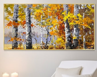 Può includere: Un dipinto di una foresta di betulle in autunno. Gli alberi sono dipinti in tonalità di bianco, grigio e marrone, con foglie gialle e arancioni. Lo sfondo è un blu nebbioso.