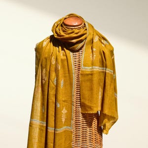 Cashmere scarf, hand-embroidered pashmina wrap for women, lightweight winter shawl, luxurious Indian design, soft and warm daily wear gift