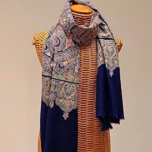 Handwoven Jamawar Pashmina Shawl: Kashmiri Sozni Embroidery, Royal Blue