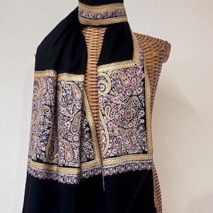 Handcrafted Pashmina Shawl from Kashmir: A Luxurious Gift for Mom, A Timeless Wedding Accessory