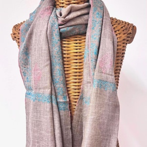 Châle Pashmina brodé à la main : étole en pur cachemire, motif floral cachemiri