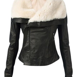 Veste en fourrure pour femme, véritable fourrure de mouton, veste en cuir de mouton noire douce, veste d'hiver pour femme, veste motard en cuir, vente d'Halloween, cadeau pour elle