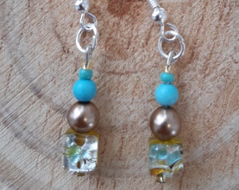 Boucles d'oreilles pendantes en argent à motif cube de verre jaune, bronze et turquoise