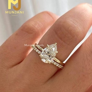 2.50 CT Pear Cut Moissanite Stone Engagement Ring With Matching Band | Bridal Set | 18K Gold Wedding Ring Set | Anniversary Ring Set For Her