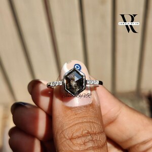 premium salt and pepper, large hexagon diamond, 2ct salt and pepper diamond, salt and pepper diamond wedding set, nesting band for hexagon ring, kite diamond ring, jewelry photography 2026, bridal trends 2026, alternative wedding ring ideas, salt and pepper diamond clarity, lab grown galaxy diamond, unique diamond shapes 2026, bezel setting trends, modern heirloom jewelry, salt and pepper diamond marketing, jewels by vr shop, premium jewelry brand, custom hexagon ring