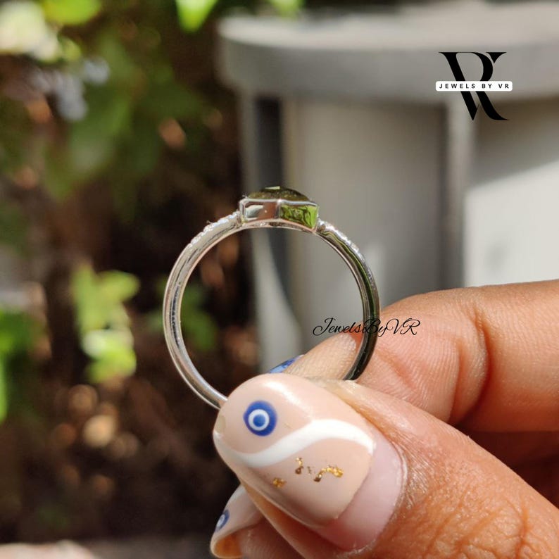 bespoke salt and pepper, hexagon diamond on hand, salt and pepper diamond fire, kite cut diamond alternative, coffin cut diamond alternative, shield cut diamond ring, dark academia jewelry, witchy bridal aesthetic, moody engagement ring, sustainable luxury jewelry, eco friendly diamond ring, carbon neutral bridal, salt and pepper diamond certificate, salt and pepper moissanite alternative, charcoal diamond ring, smoky diamond jewelry, jewels by vr collection