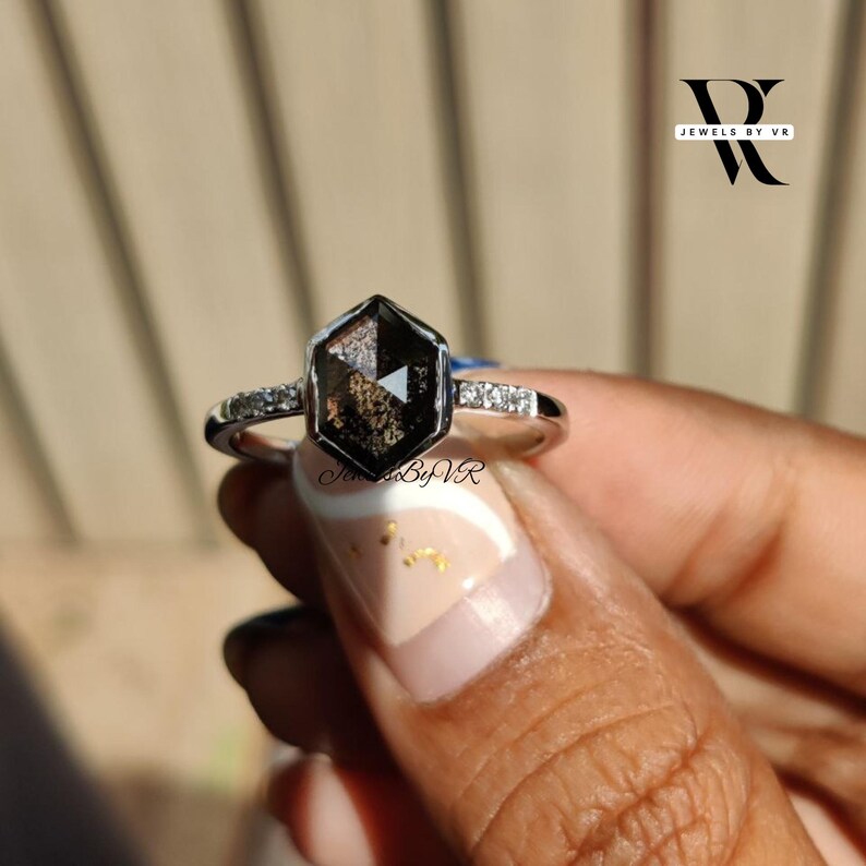 premium salt and pepper, large hexagon diamond, 2ct salt and pepper diamond, salt and pepper diamond wedding set, nesting band for hexagon ring, kite diamond ring, jewelry photography 2026, bridal trends 2026, alternative wedding ring ideas, salt and pepper diamond clarity, lab grown galaxy diamond, unique diamond shapes 2026, bezel setting trends, modern heirloom jewelry, salt and pepper diamond marketing, jewels by vr shop, premium jewelry brand, custom hexagon ring