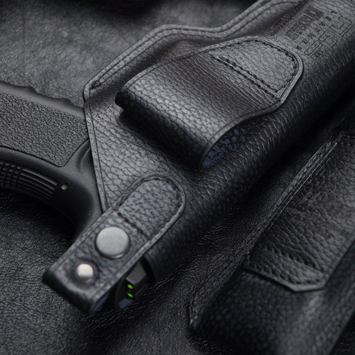Glock 17 shops Custom Made Leather Holster | Vintage Look | Unique Design | Retro Style