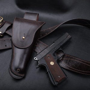 Handmade Leather Holster: Colt 1911 Commander, Vintage Style