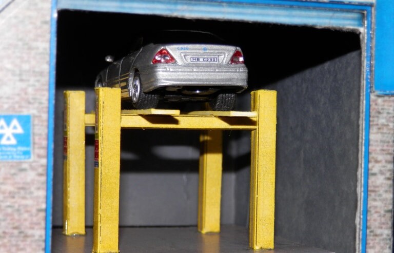 OO GAUGE 2 Post Lift Various Colours 1/76 Scale £4.49 - PicClick UK