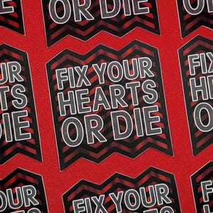 Fix Your Hearts or Die Vinyl-Aufkleber | LGBT Queer Trans Pride | Keine Könige