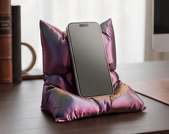Suporte/apoio para celular exclusivo, impresso em 3D, em formato de "almofada fofa" com estampa de arco-íris.
