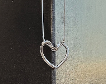 Collier coeur en argent 925, coeur avec chaîne serpent, pendentif coeur, collier amour, cadeau d'anniversaire, bijoux amour, cadeau pour elle, collier amour