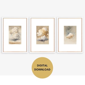 Puede incluir: Tres impresiones digitales de pinturas de acuarela de nubes en tonos de marrón, blanco y gris. Las impresiones están enmarcadas en marcos blancos con detalles dorados. El texto "DESCARGA DIGITAL" está impreso en dorado sobre un círculo amarillo.