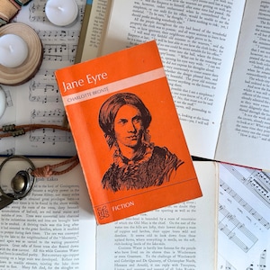 Jane Eyre de Charlotte Brontë, edición de bolsillo de 1974, clásicos ingleses, copia de lectura, adoptar un libro, idea de regalo de libro vintage