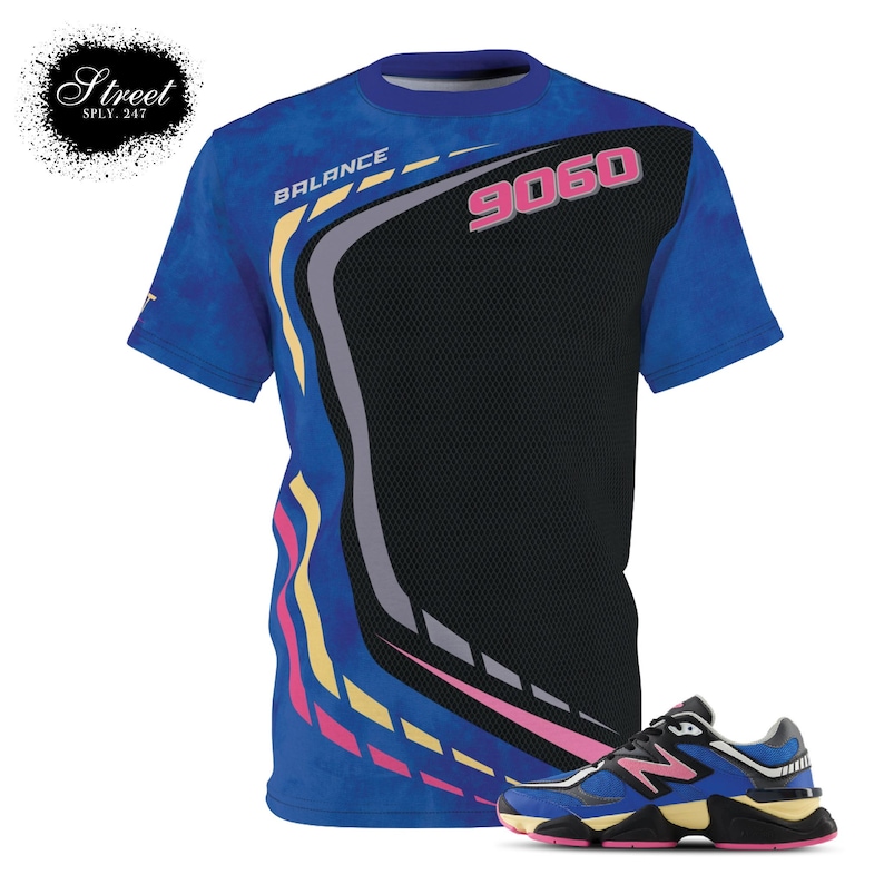 Puede incluir: Una camiseta azul y negra con las palabras "BALANCE" y "9060" impresas en ella. Un par de zapatillas azules, negras, rosas y amarillas con un logotipo "N" blanco.