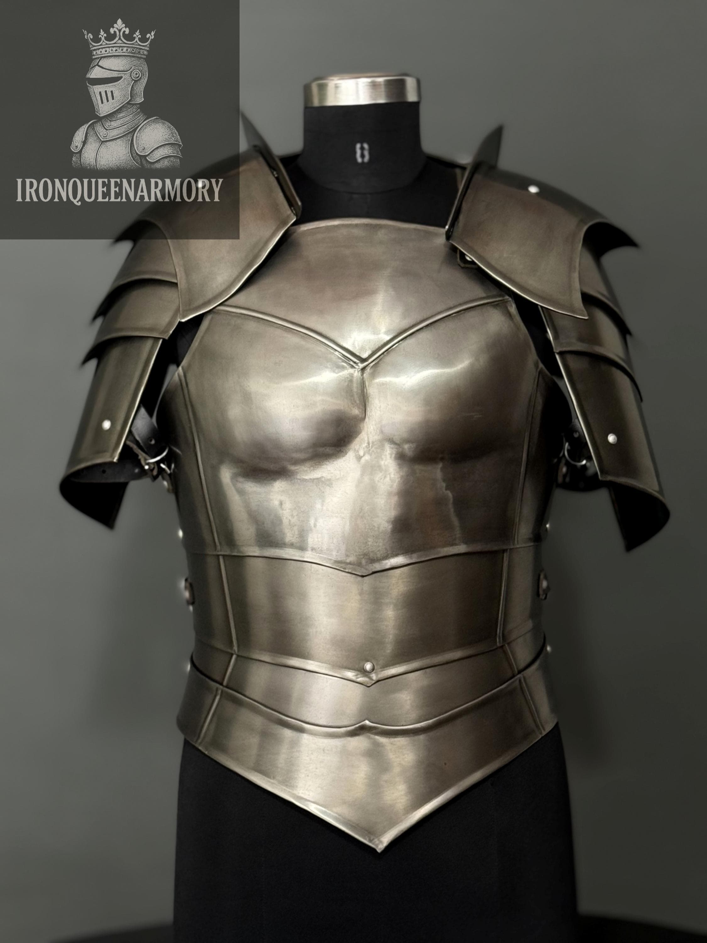 female-warrior-upper-body-armor-set-gothic-chestplate-with-pauldrons