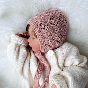 Bonnet de lutin tricoté à la main en laine mérinos avec pompon
