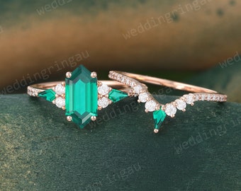 Hexagon Emerald Engagement Ring Set Vintage Rose Gold Moissanite Bridal Ring Set Kite Emerald Curved Wedding Ring Diamond Promise Ring