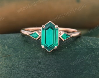 Hexagon cut Emerald ring Unique Rose gold engagement ring Kite cut Emerald ring Three stone ring Vintage Birthstone ring anniversary ring