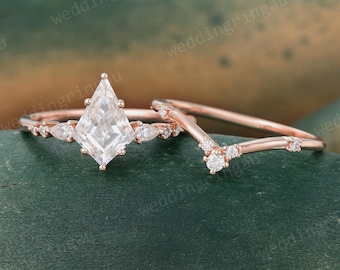 Kite cut Moissanite Engagement ring set Vintage Rose gold Moissanite Bridal ring set ring Round cut Diamond Curved wedding ring Promise ring
