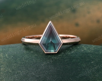 Unique Kite shaped Alexandrite ring Vintage Rose gold Alexandrite engagement ring Solitaire June Birthstone ring Bezel set Alexandrite ring