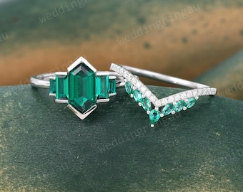 Hexagon cut Emerald engagement ring set Vintage Baguette cut Emerald ring Silver Emerald ring set Moissanite wedding ring Promise ring