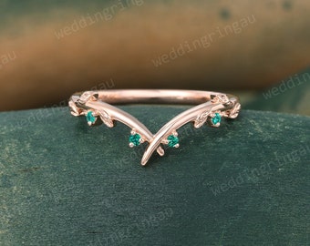 Vintage Emerald Curved Wedding band Unique Rose gold Leaf ring Round cut Emerald ring Art deco Twig ring Dainty Stacking Matching ring