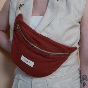 Sac banane en gaze de coton rouge brique - Doublure à fleurs terracotta - Chouchous assortis - Pour femme ou homme - Fait main
