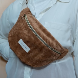 Sac banane en velours côtelé Marron camel - Taille L ou XL - Doublure à fleurs bleues - Chouchous assortis - Pour femme ou homme- Fait main