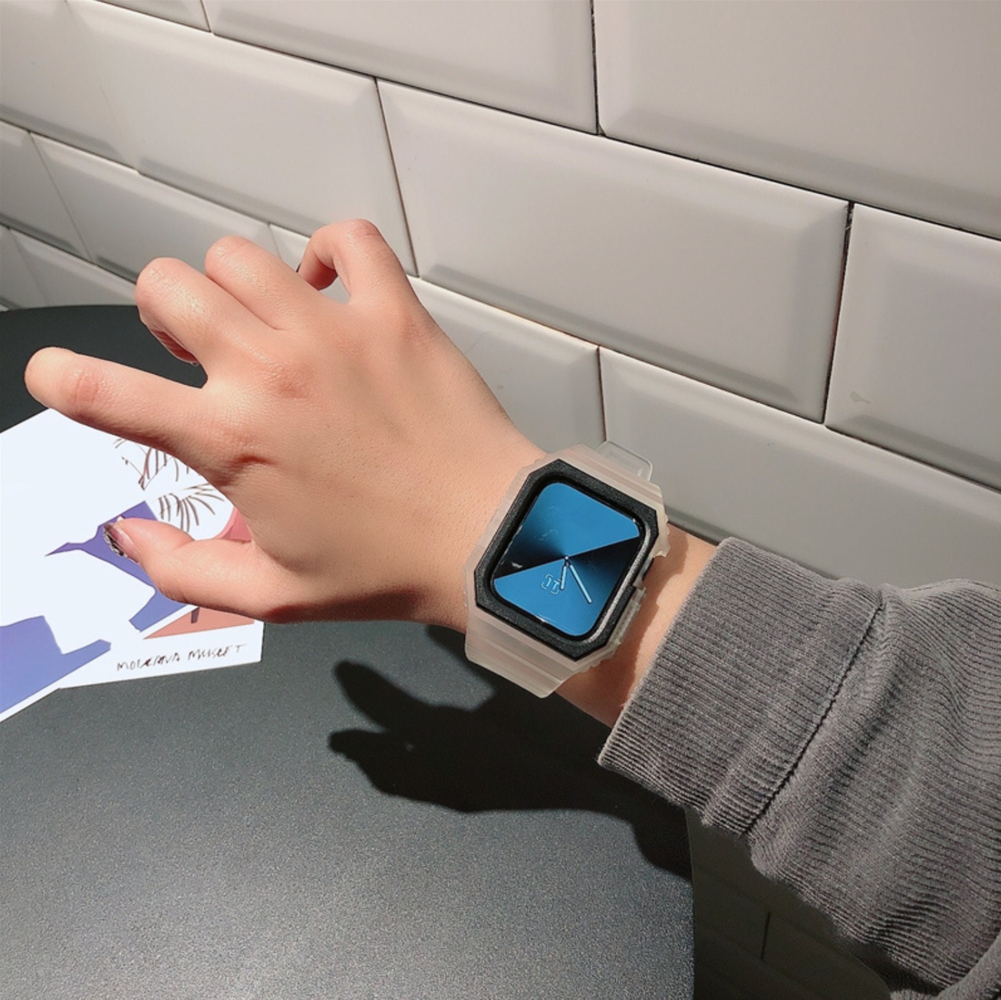 Apple watch hotsell 44mm on wrist