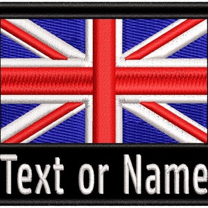 Puede incluir: Un parche bordado en blanco y negro con la bandera de la Union Jack y el texto "Text or Name" debajo.