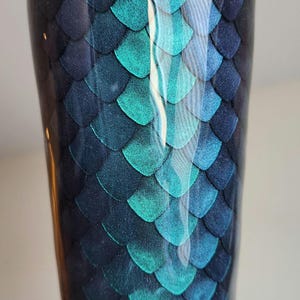Dragon Scale Resin Tumbler Color-Shifting - Handcrafted Insulated Drinkware, Iridescent color shift Green to Purple or Black to red/orange