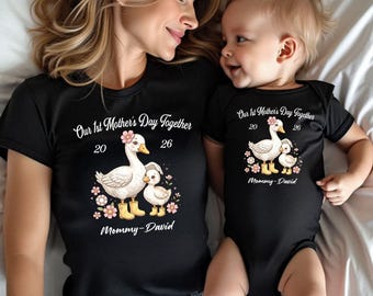 Camiseta personalizada para a mamãe, Camiseta para o primeiro Dia das Mães, Camiseta "Nosso primeiro Dia das Mães juntas", Presente para nova mamãe, Camiseta personalizada com o nome do bebê