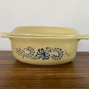 Vintage 1976 Pyrex Blue Homestead-patroon 1 1/2 liter braadpan ovenschaal met deksel, gespikkelde Pyrex ovenschaal, Pyrex 043, retro keuken