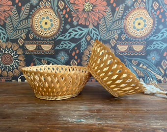 Juego vintage de 2 cestas redondas apilables de ratán y bambú, cesta de pan de tejido abierto, decoración de pared estilo boho, detalles de mimbre tejido.