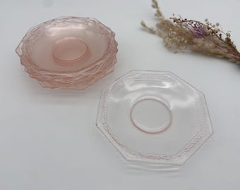 Vintage set van 8 achthoekige lichtroze depressieglazen lunchsaladeborden met kiezelrandpatroon
