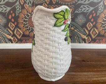 Flower さま　素焼き鉢6号 たまごを抱いたうさぎさん ローズとマーガレット Vintage Shafford Basketweave Berry Time Pitcher With Raspberries