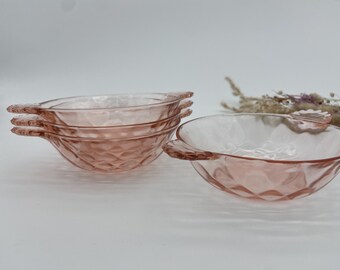 Cuencos de postre vintage Anchor Hocking de color rosa suave con asa doble festoneada y patrón óptico de diamante, estilo de la época de la Gran Depresión.