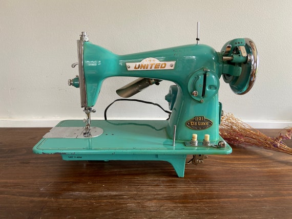 Vintage Turquoise Sewing Machine, United 101 Deluxe Heavy Duty Retro Sewing Machine, Sewing Room Decor, Craft Collector Machine