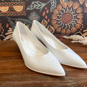 Vintage White Antonio Melani Kitten Heel Pumps, Comfortable Everyday Office Shoes, White Wedding Shoes, Size 8
