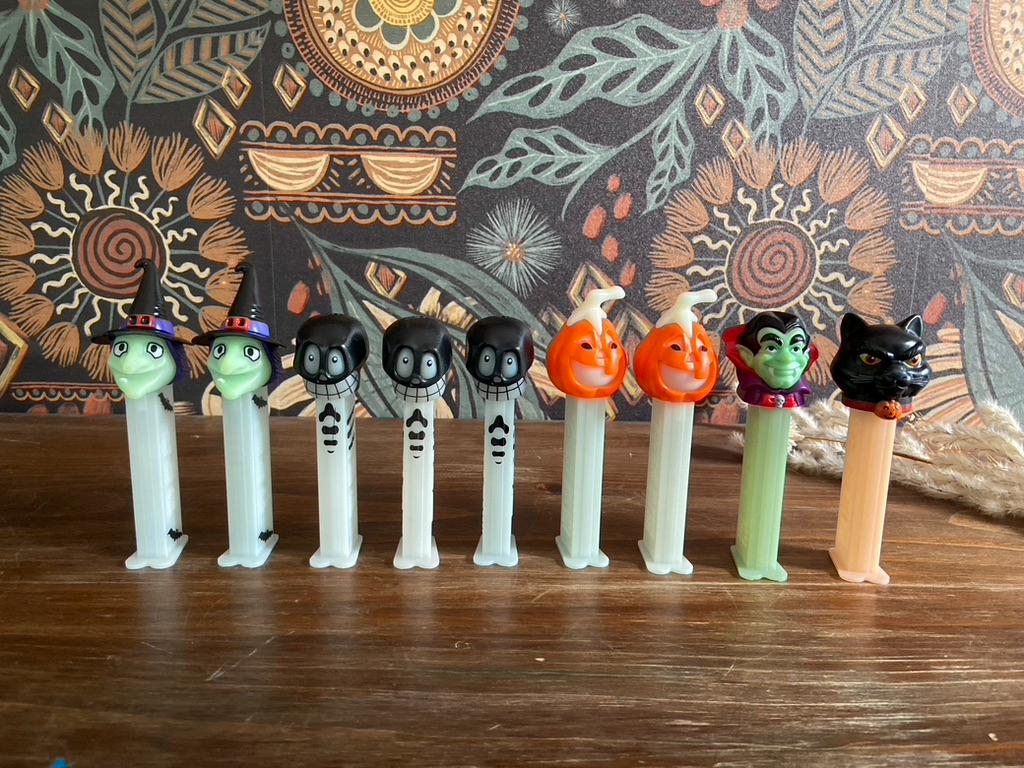 Pez candy dispensers - Etsy 日本
