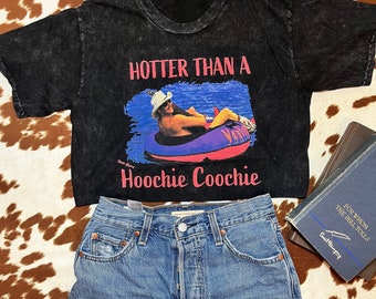 Hotter Than A Hoochie Coochie Vintage Alan Jackson Country Music Cropped T-Shirt Crop Top Graphic Tee