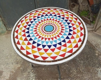 Erstaunlicher marokkanischer Mosaik-Rundtisch aus Keramik, traditioneller Premium-Zelij-Tisch von Berber, natürlicher Garten-Innentisch für Zuhause