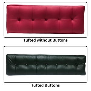 K&ouml;nnte beinhalten: Ein rechteckiges magentafarbenes Kissen mit getufteter Oberfl&auml;che ohne Kn&ouml;pfe, beschriftet mit Tufted without Buttons, und ein rechteckiges dunkelgr&uuml;nes Kissen mit getufteter Oberfl&auml;che mit Kn&ouml;pfen, beschriftet mit Tufted Buttons.