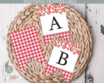 Bannière d'anniversaire aux fraises modifiable 8,5 x 11" Bannière de fanion joyeux anniversaire Berry First Bunting Berry Sweet Sign Télécharger imprimable 0150