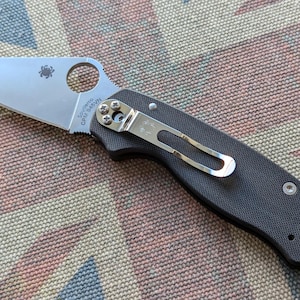 CLIP PARA CINTURÓN personalizado Spyderco Paramilitary 3 con logotipo de Spyder (acabado superficial pulido a mano, resorte de acero inoxidable) + 3 tornillos Philips