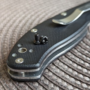 Spyderco Tenacious SCREWS ONLY 3 Philips Black screwdriver screws + 1 bonus screw for belt clip