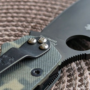 Spyderco Paramilitary 2 SCREWS ONLY 3 PHILIPS screwdriver screws + 1 bonus screw for belt clip