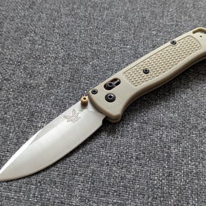 Benchmade Bugout 535 Messer-Replika (Kopie), hellolivfarbene Griffschalen, Metallklinge